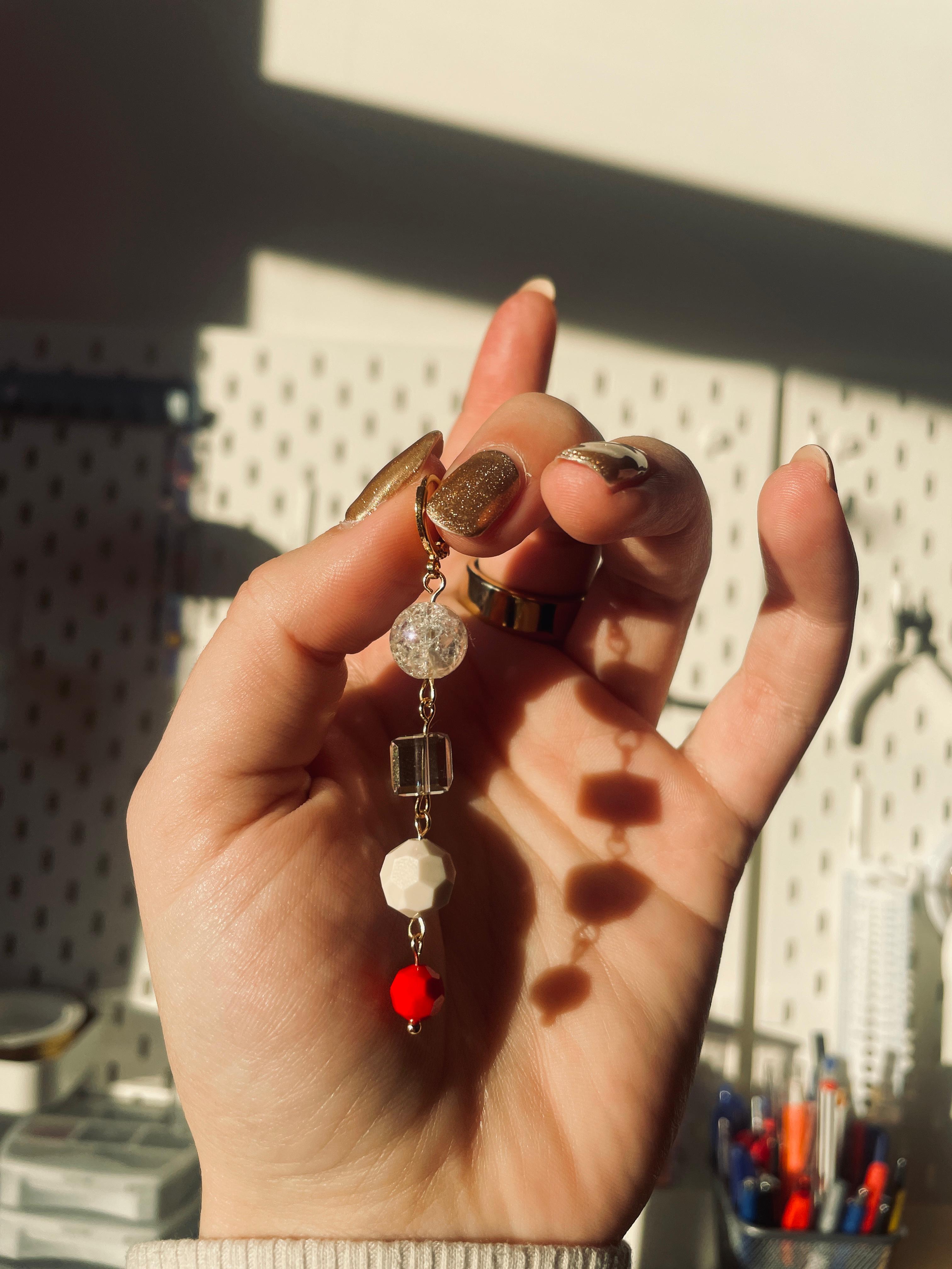 Handgemaakte hanger met edelstenen