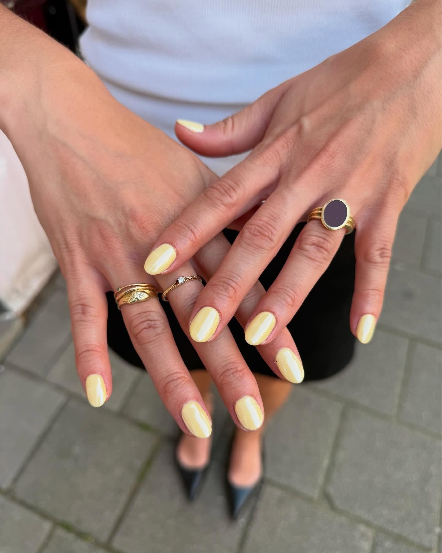 Butter yellow nails